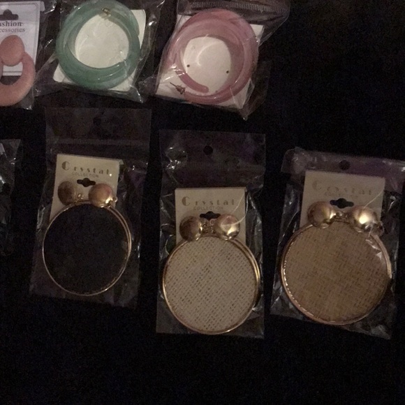 Hoop Earring bundle - Picture 6 of 7